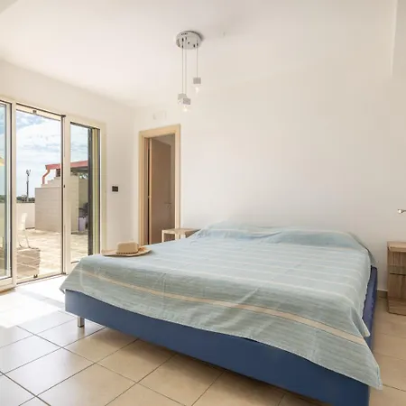 Lägenhet Attico Vista Mare Cvg37 *